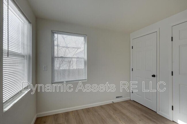 Building Photo - 410 Fieldcrest Dr