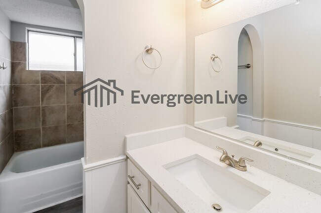 Building Photo - 1413 Sunrise Dr