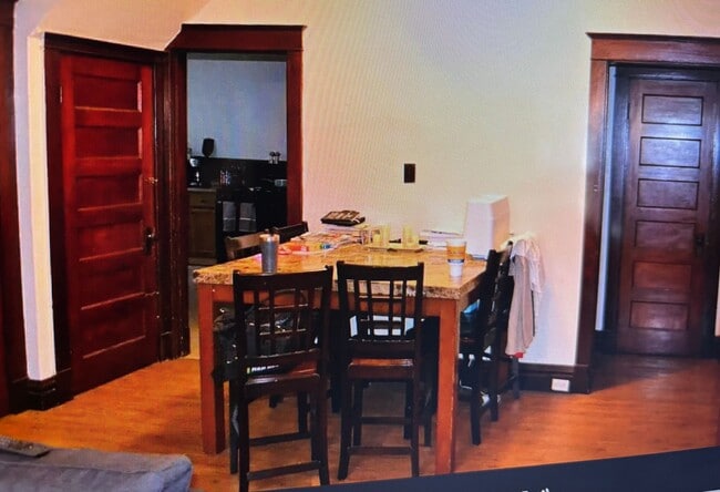 Building Photo - 3224 Taft Ave