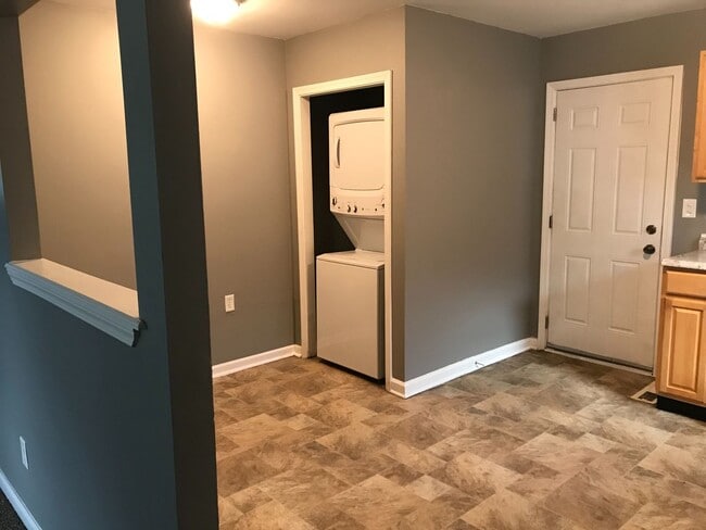 Building Photo - Eagledale - 3 BR home