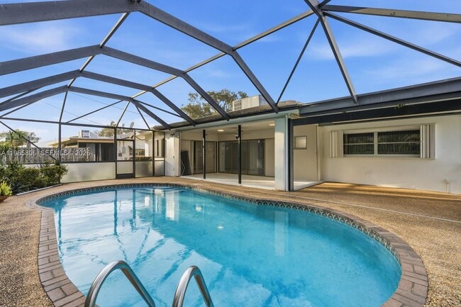 Building Photo - 1260 SW 8th St