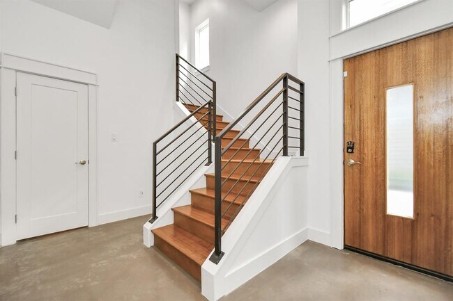Building Photo - 4311 Marina St