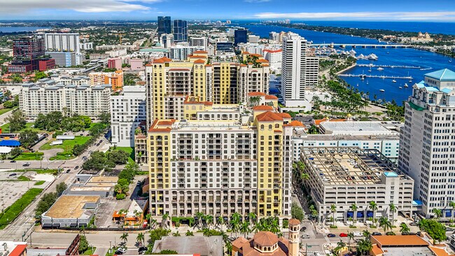 Building Photo - 801 S Olive Ave