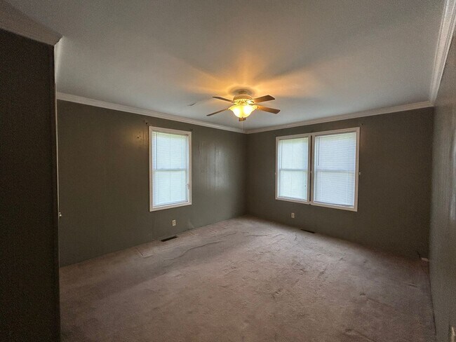 Building Photo - 23640 Riverton Rd