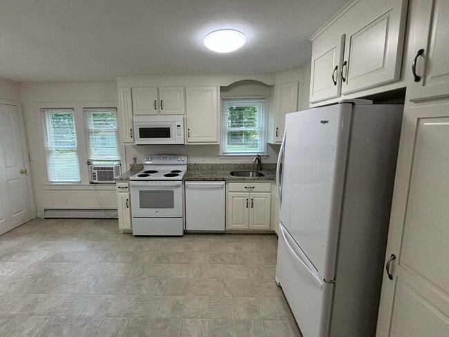 Building Photo - 42 Briarwood Dr