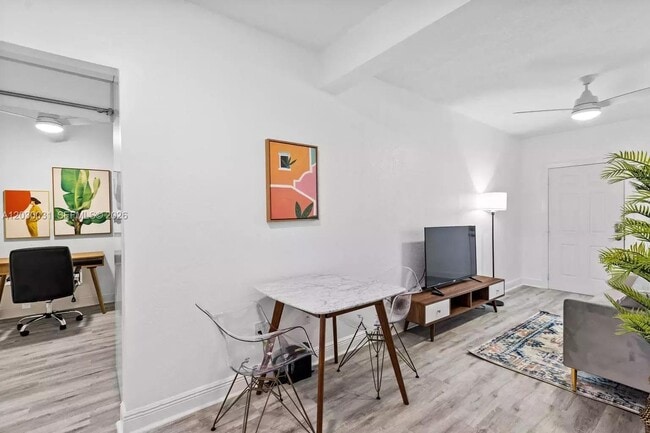 Building Photo - 7325 Carlyle Ave