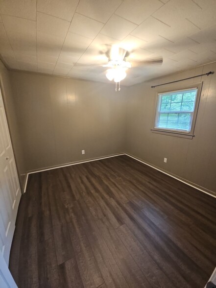 Building Photo - 104 Greenlawn Dr