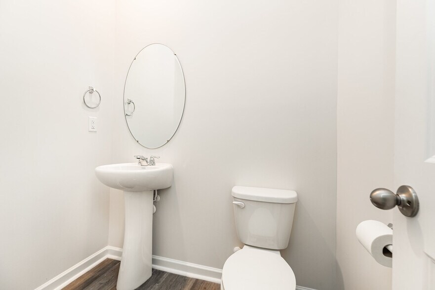 Building Photo - 121 Way Cross Ln