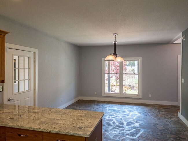 Building Photo - Beautiful Three Bedroom with Stunning View...
