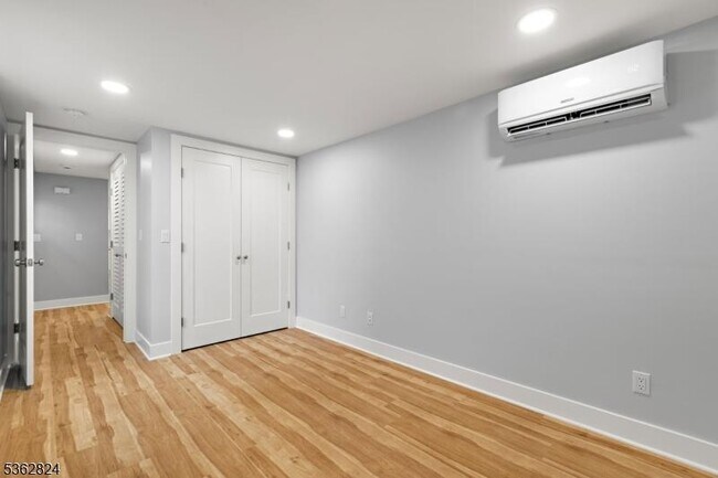 Building Photo - 44 Linden St