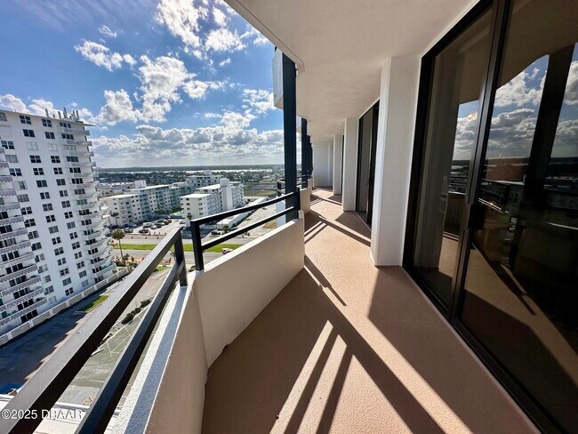 Building Photo - 2828 N Atlantic Ave