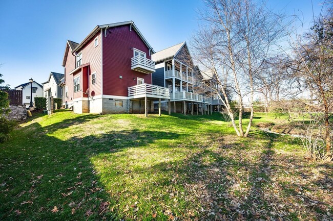 Building Photo - Great 3BE/2.5BA cottage home in popular Ri...