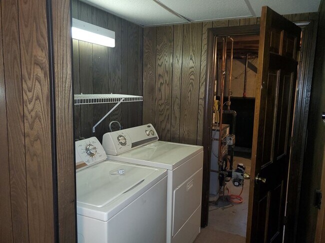 Building Photo - Athol Single Family