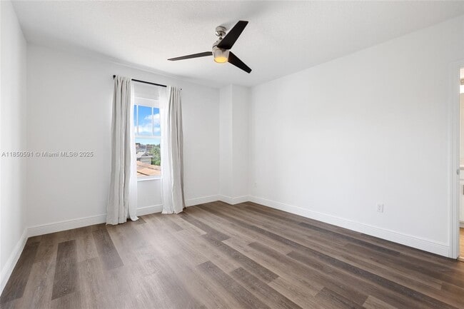 Building Photo - 4048 Veleiros Ave