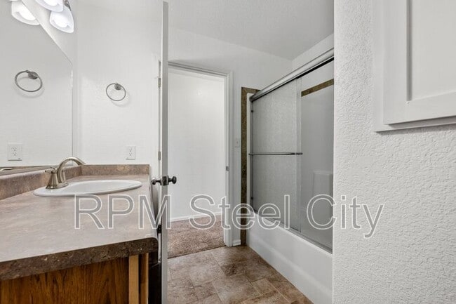 Building Photo - 868 E Sandusky Dr