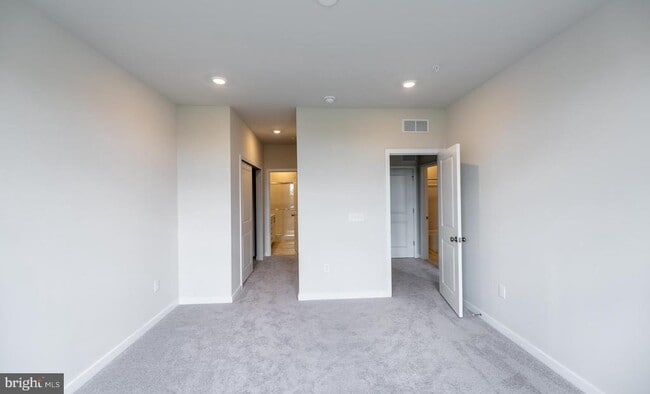 Building Photo - 713 Platinum Dr