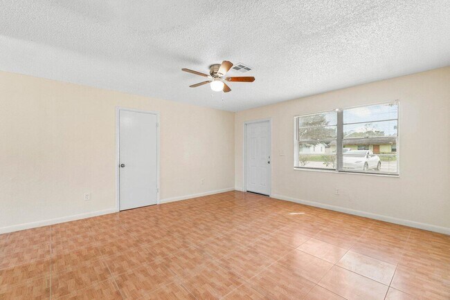Building Photo - 4787 Gulfstream Rd