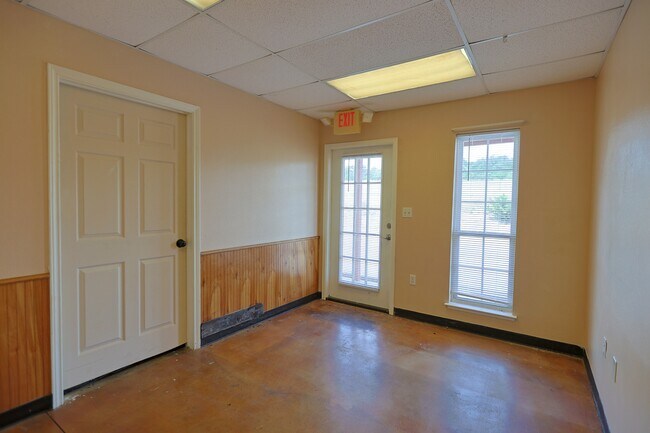 Building Photo - 23063 Texas 46STE 2-3