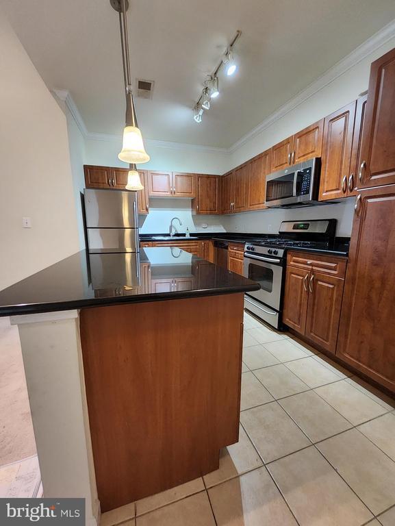 Building Photo - 12957 Centre Park Cir