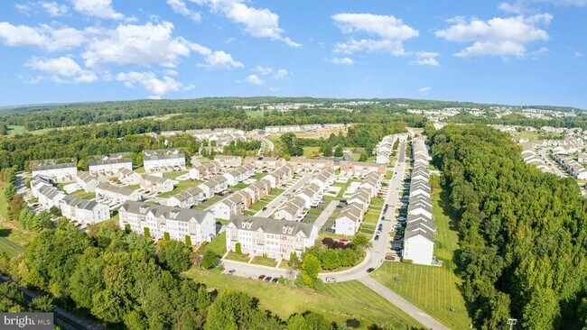 Building Photo - 1650 Mohegan Dr