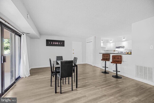 Building Photo - 3808 Laramie Pl