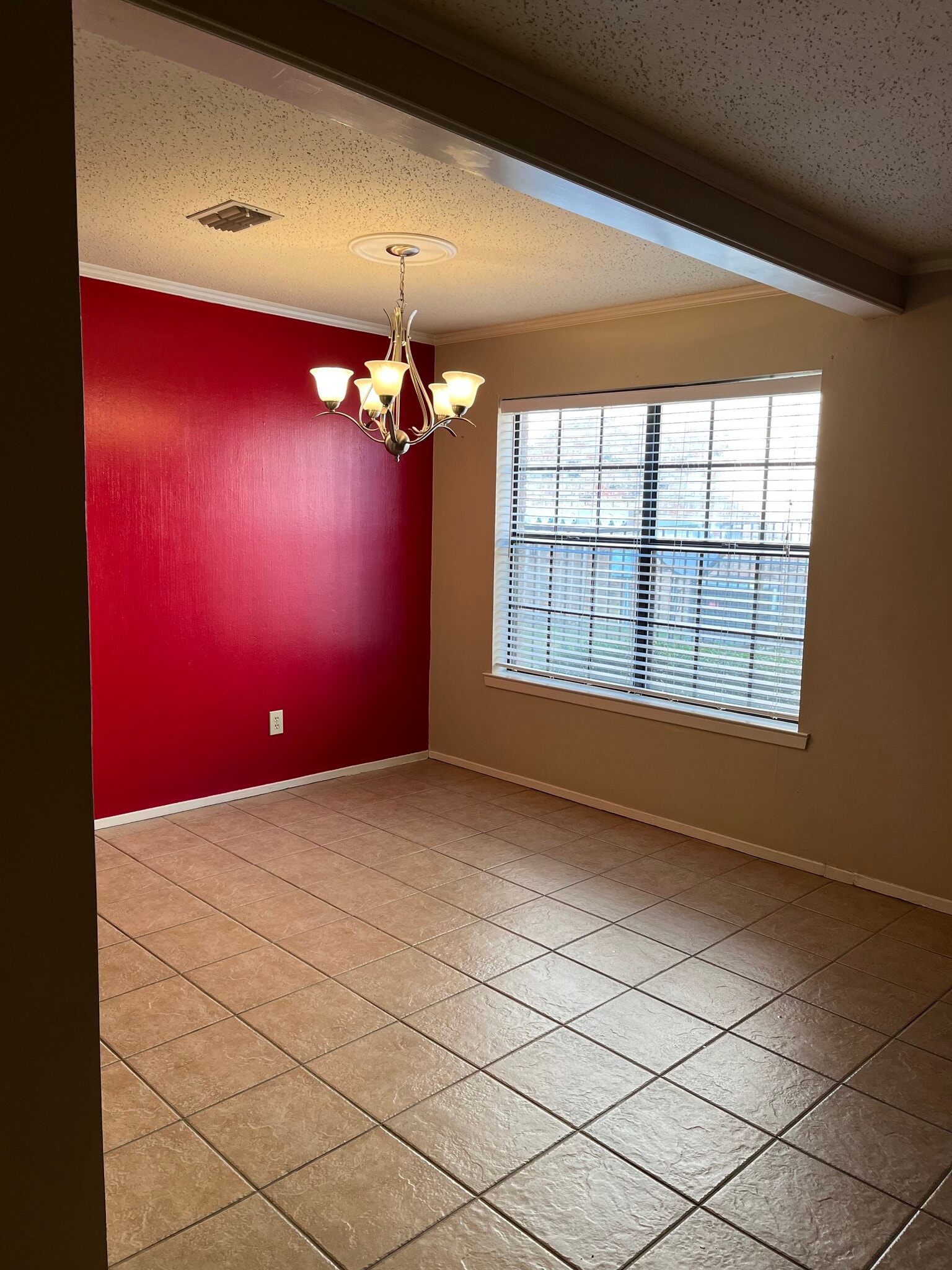 Dining Area - 400 W South Town Dr