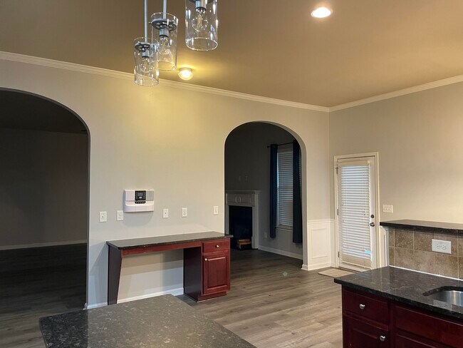 Building Photo - 527 Telegraph Dr