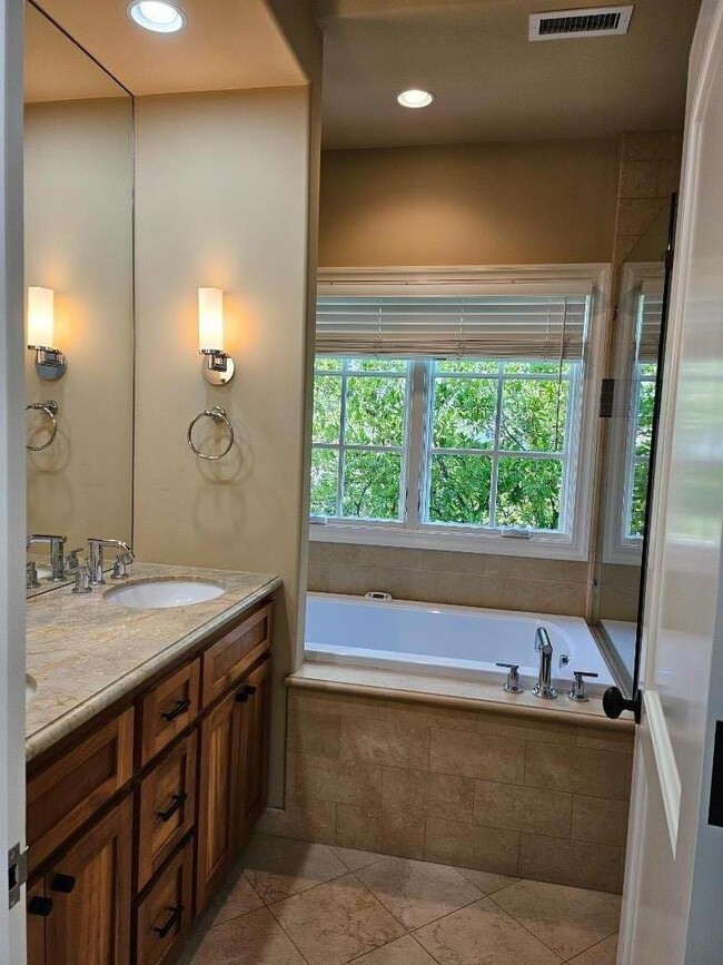 Building Photo - 919 Fremont Pl