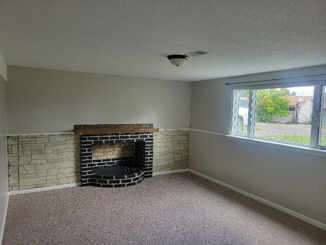 Building Photo - 1127 Ave C NW