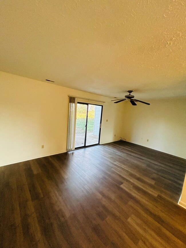 Building Photo - Spacious Townhome in Blacksburg, VA.