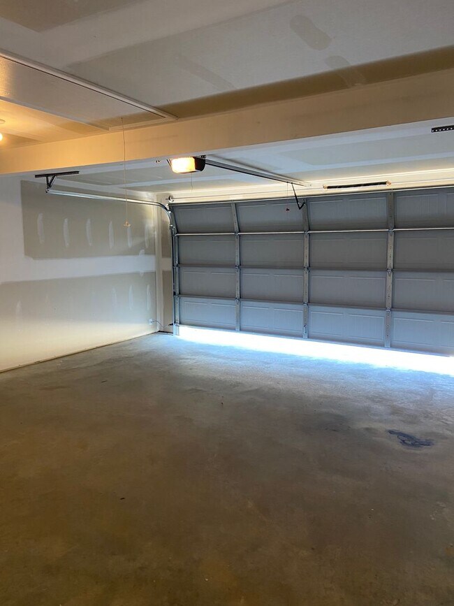 Building Photo - *Pre-leasing* Three Bedroom | Two Bath Home in Conrad Court