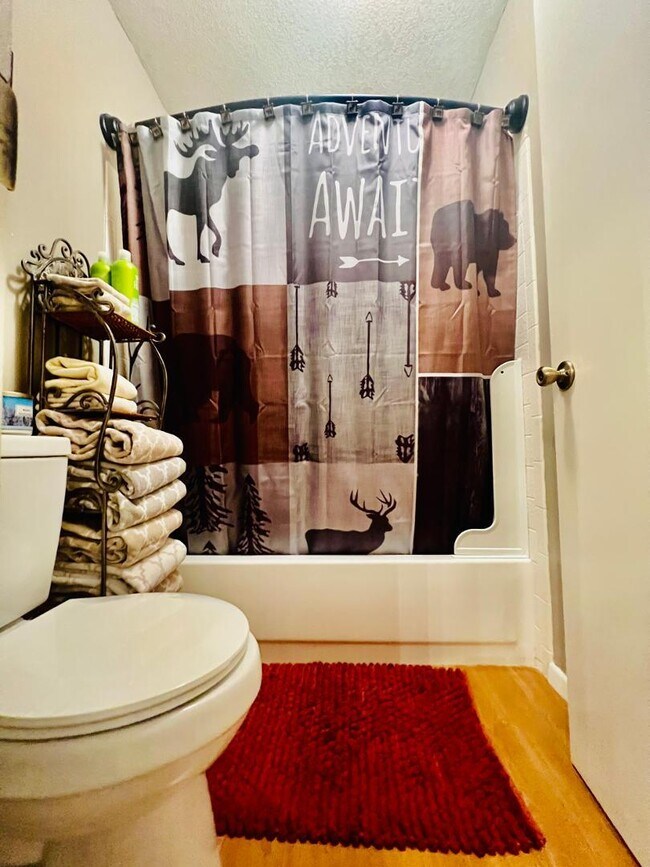 Building Photo - 2600 S White Mountain Rd