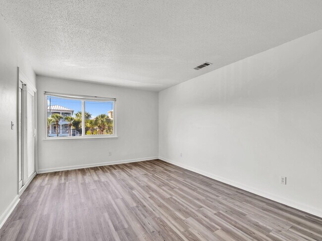 Building Photo - 445 Gulf Shore Dr