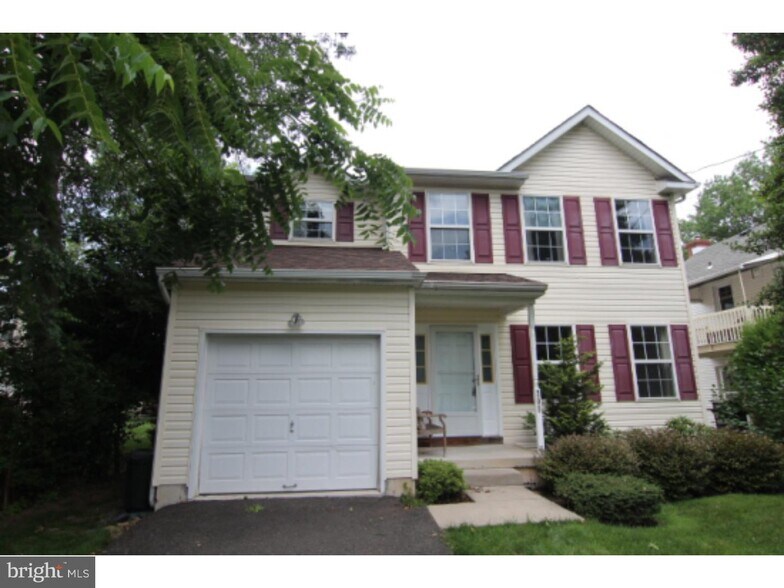 Primary Photo - 209 Lancaster Ave