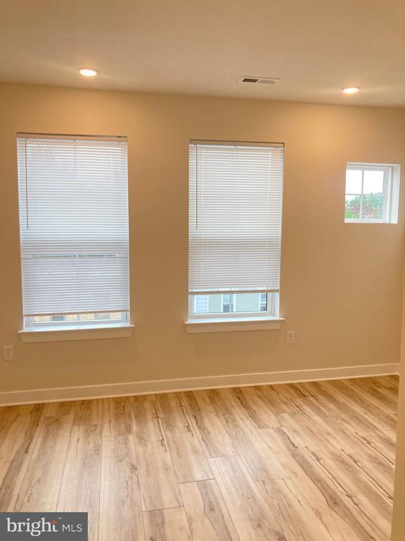 Building Photo - 2551 N Front St