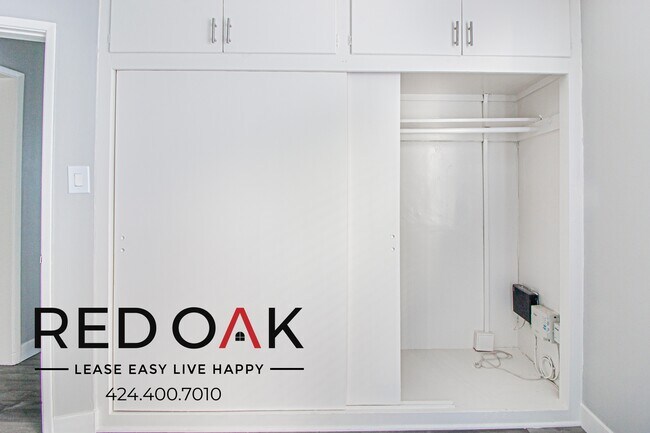 Building Photo - 1425 E Appleton St