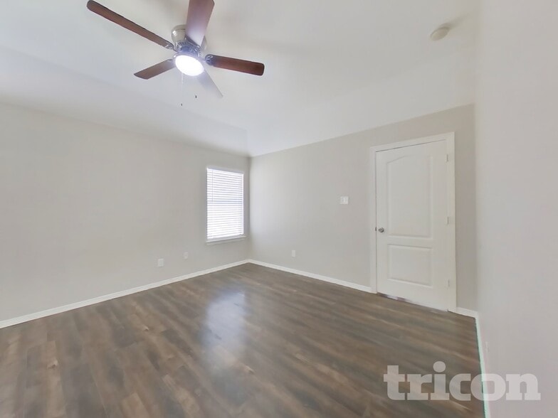 Building Photo - 2002 Briar Grove Dr