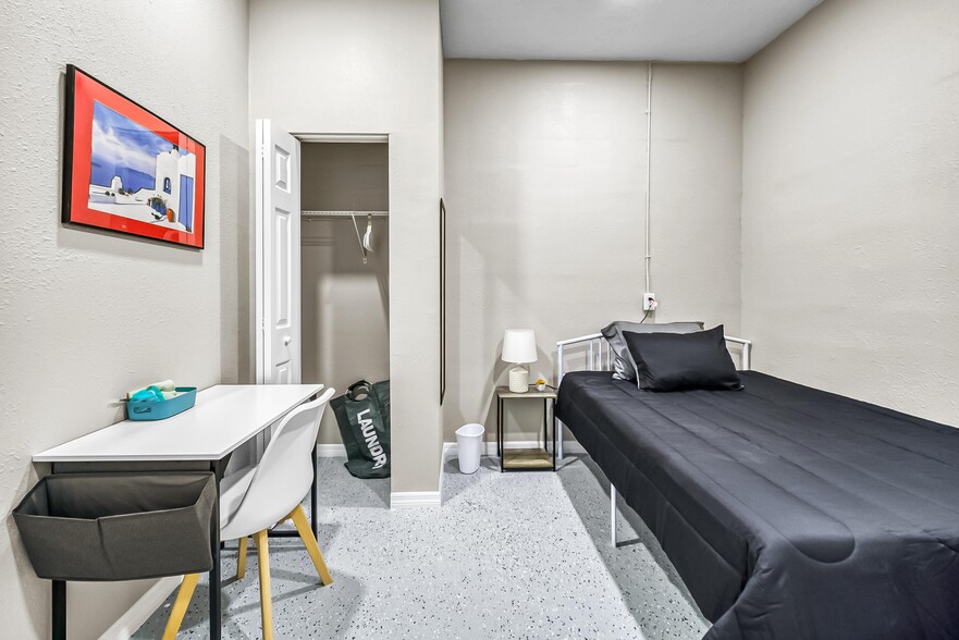 Building Photo - 5260 Ramona Blvd