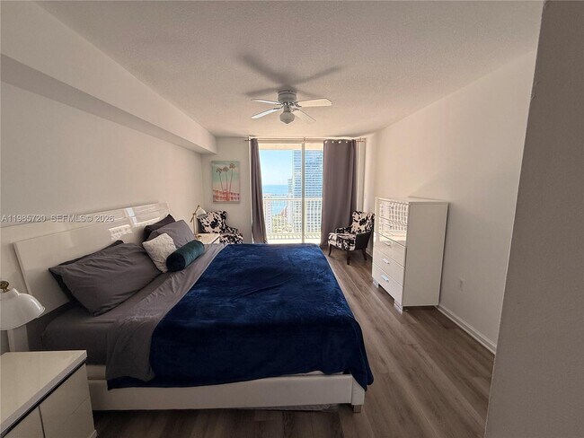 Building Photo - 1200 Brickell Bay Dr