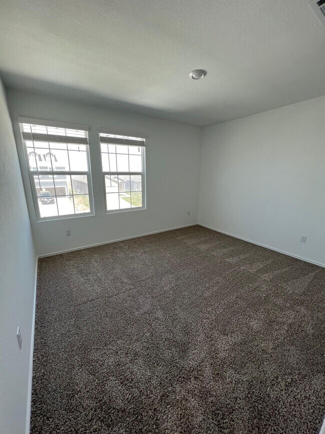 Building Photo - 300 Geode Glen