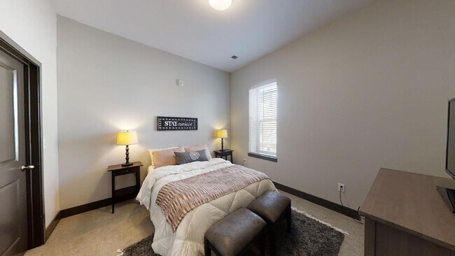 Building Photo - Beautiful Loft Apartment in the Heart of D...