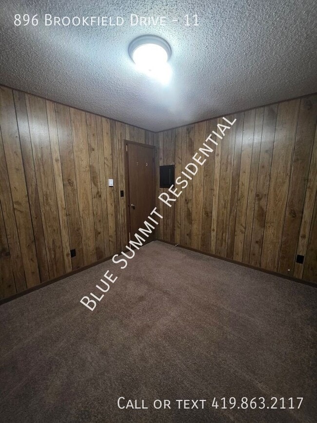 Building Photo - 896 Brookfield Dr