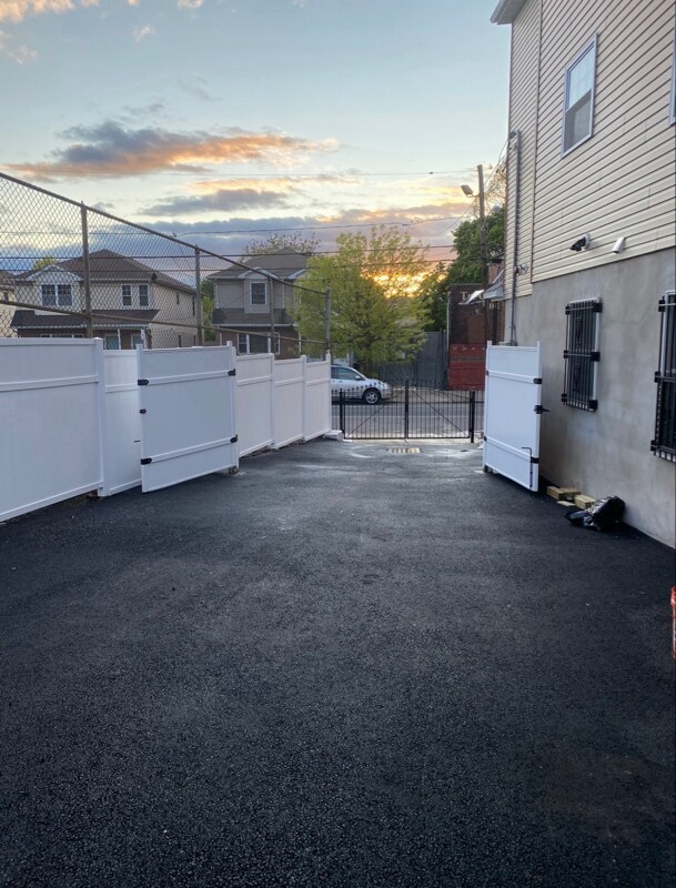 Building Photo - 682 S 19th St