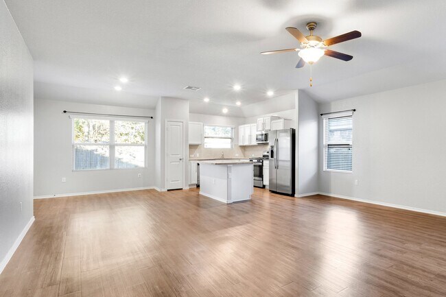 Building Photo - Charming Home with Elegant Granite Countertops and Cabinets!