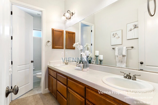 Building Photo - Beautiful 4 Bedroom Home in Catta Verdera