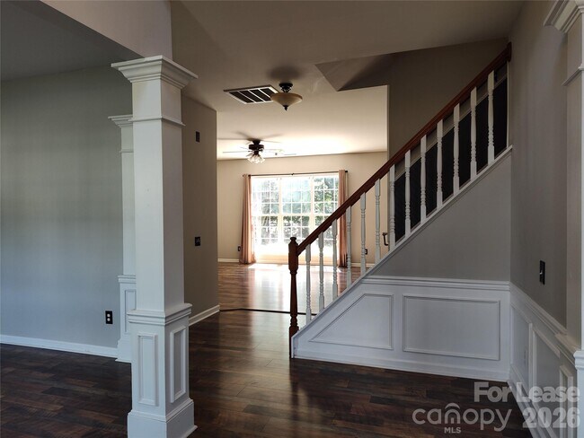 Building Photo - 4018 Manor House Dr