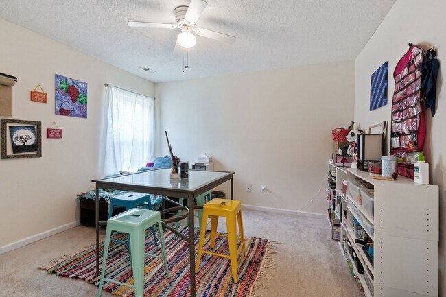 Building Photo - Corner lot 3 bed 2.5 bath with large fenced yard in Grove Park!