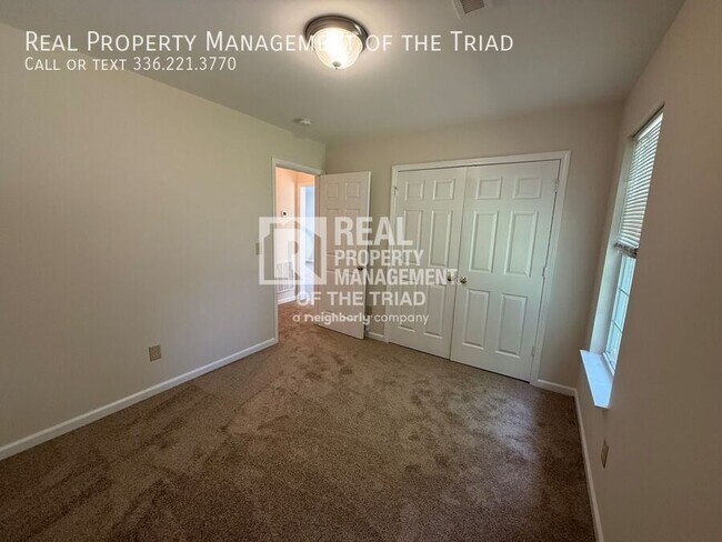 Building Photo - 8 Franklinwood Dr