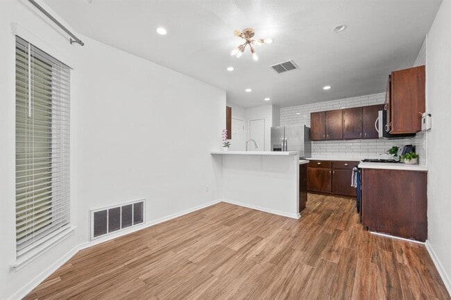 Building Photo - 12329 Limerick Ave