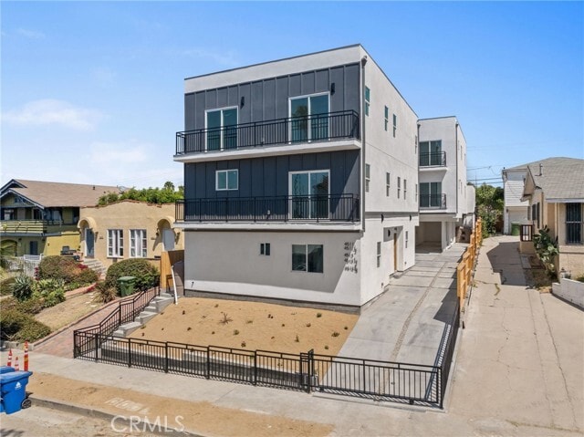 Primary Photo - 4511 Rosewood Ave